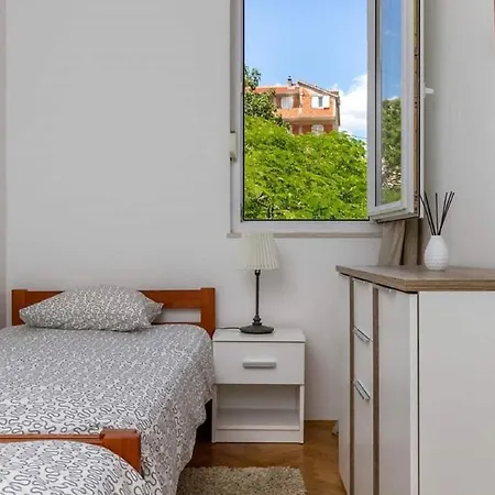 Jurmar - With Terrace Apartment